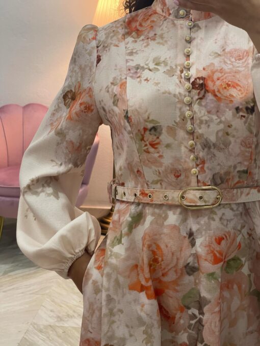 Φόρεμα maxi floral εκρού με κουμπιά κοσμήματα - Image 3