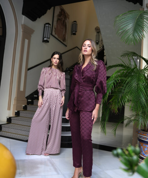 Alternative view of Burgundy Set